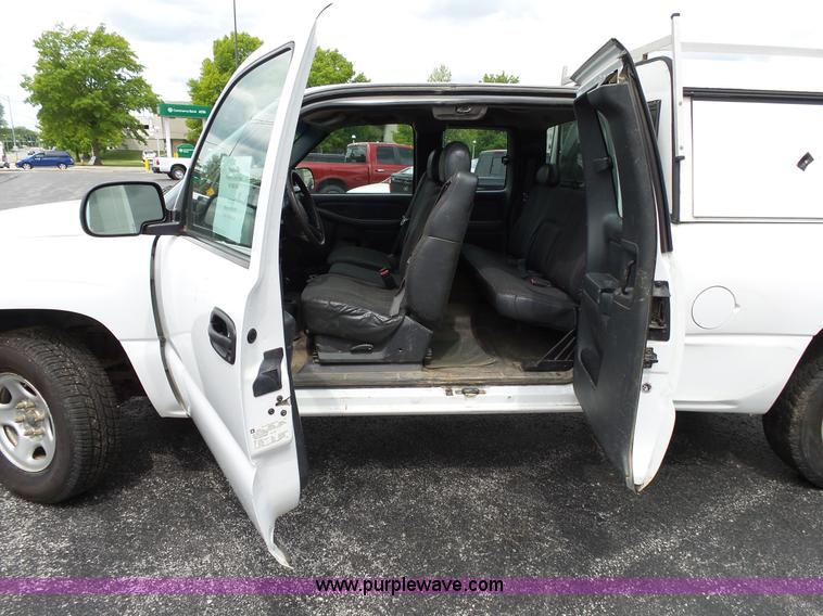 image for item L2035 2002 GMC Sierra 1500 Ext. Cab pickup truck