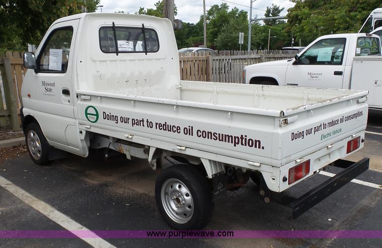 image for item L2036 2006 Tiger Star compact pickup truck