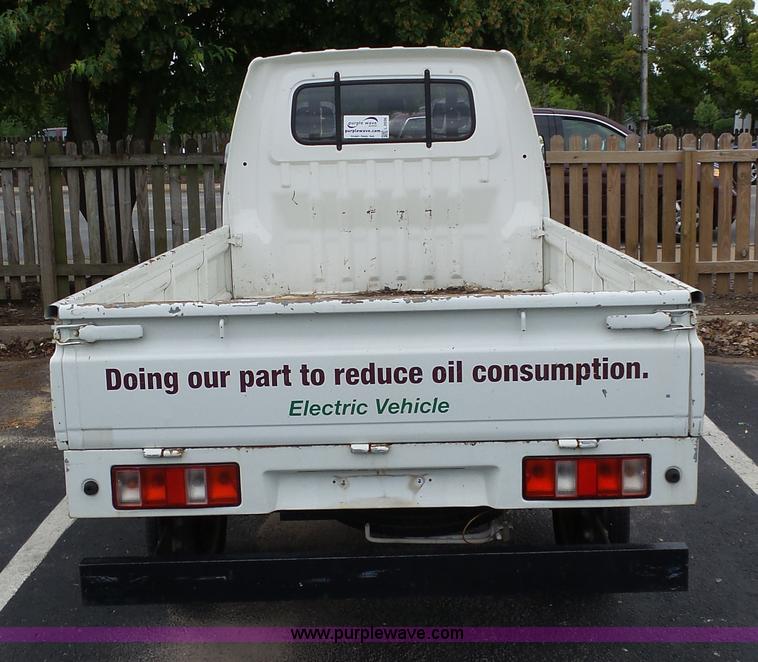 image for item L2036 2006 Tiger Star compact pickup truck