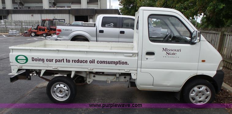 image for item L2036 2006 Tiger Star compact pickup truck