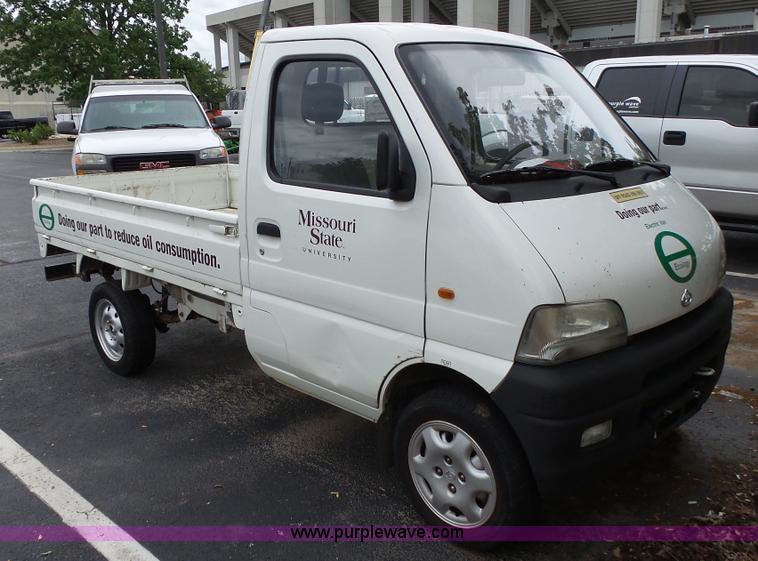 image for item L2036 2006 Tiger Star compact pickup truck