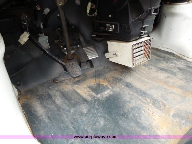 image for item L2036 2006 Tiger Star compact pickup truck