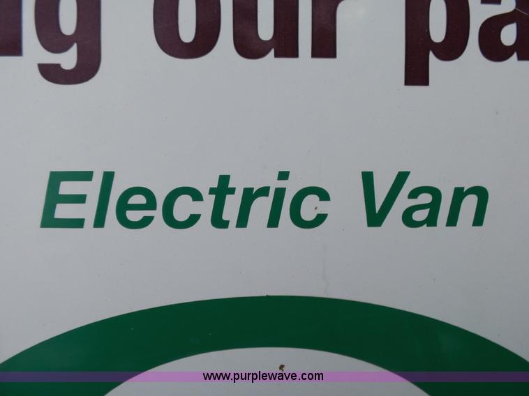 image for item L2036 2006 Tiger Star compact pickup truck