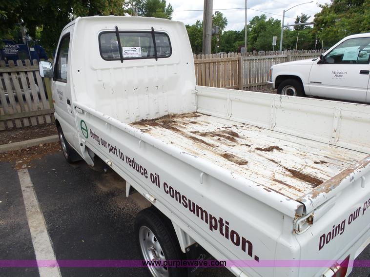 image for item L2036 2006 Tiger Star compact pickup truck