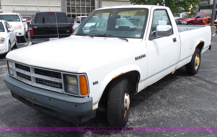 image for item L2037 1990 Dodge Dakota pickup truck