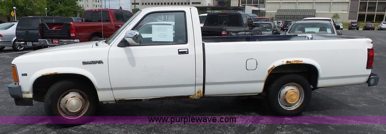 image for item L2037 1990 Dodge Dakota pickup truck