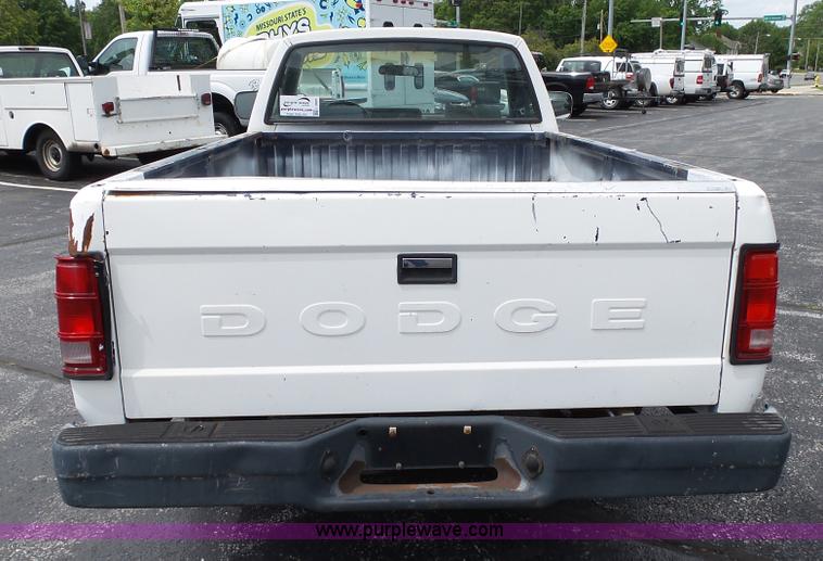 image for item L2037 1990 Dodge Dakota pickup truck