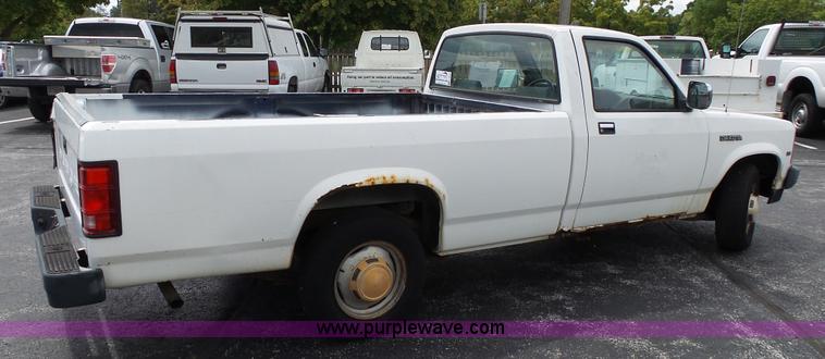 image for item L2037 1990 Dodge Dakota pickup truck