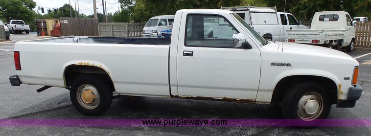 image for item L2037 1990 Dodge Dakota pickup truck