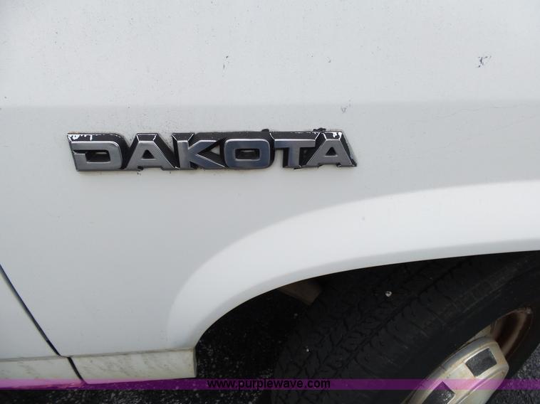 image for item L2037 1990 Dodge Dakota pickup truck