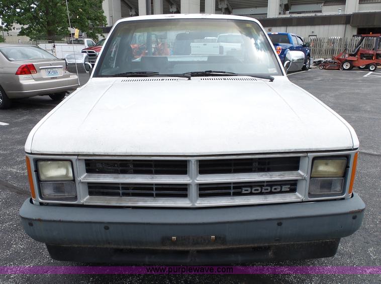 image for item L2037 1990 Dodge Dakota pickup truck