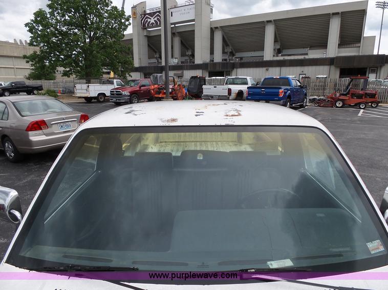 image for item L2037 1990 Dodge Dakota pickup truck