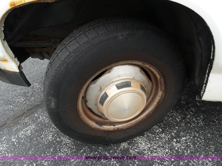 image for item L2037 1990 Dodge Dakota pickup truck