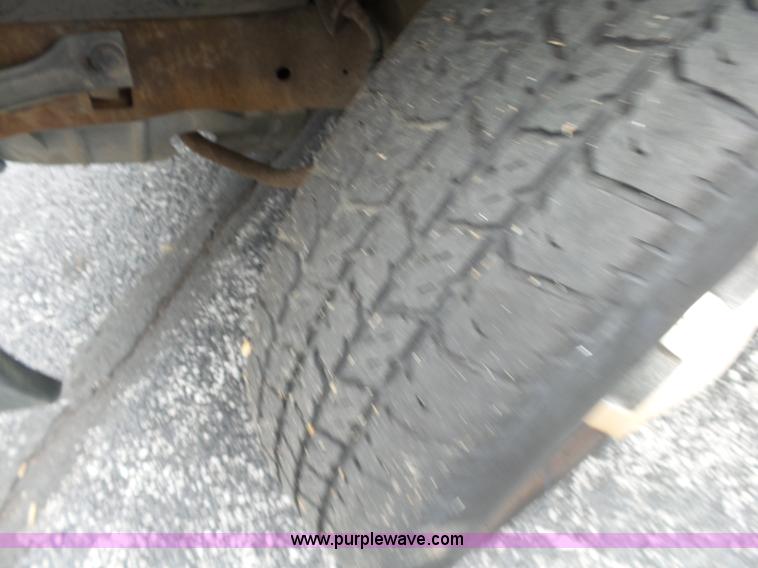 image for item L2037 1990 Dodge Dakota pickup truck