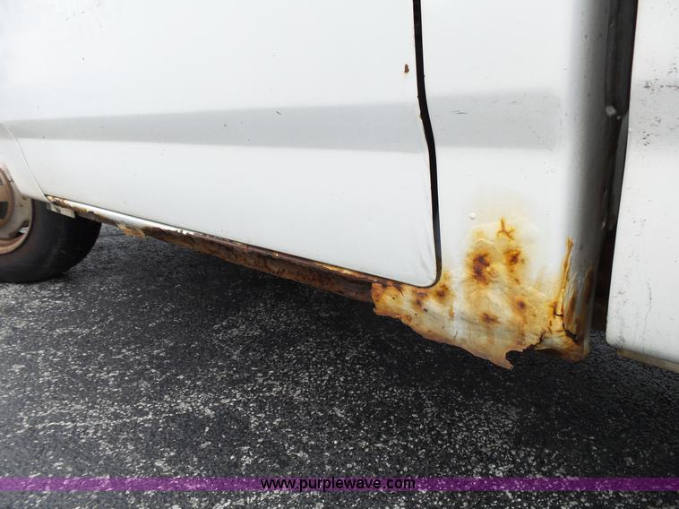 image for item L2037 1990 Dodge Dakota pickup truck