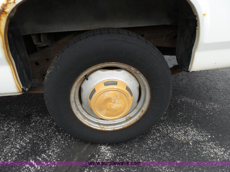 image for item L2037 1990 Dodge Dakota pickup truck