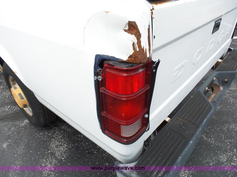 image for item L2037 1990 Dodge Dakota pickup truck