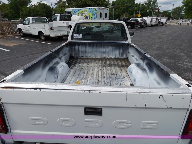 image for item L2037 1990 Dodge Dakota pickup truck