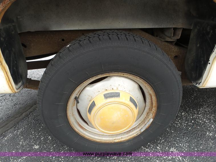 image for item L2037 1990 Dodge Dakota pickup truck