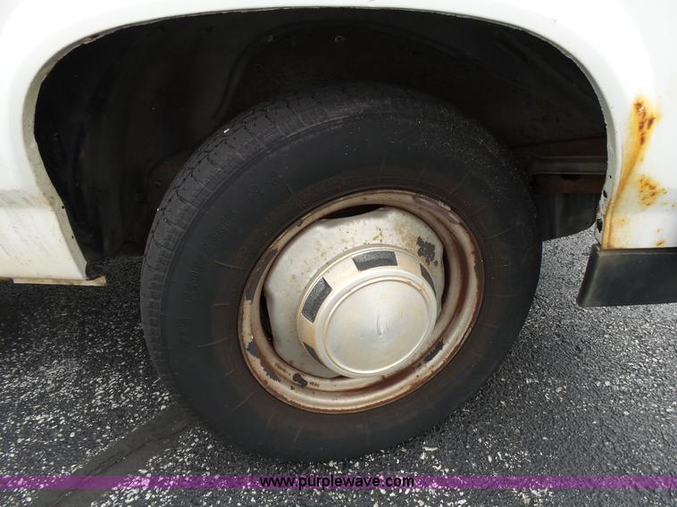 image for item L2037 1990 Dodge Dakota pickup truck