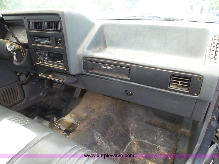 image for item L2037 1990 Dodge Dakota pickup truck