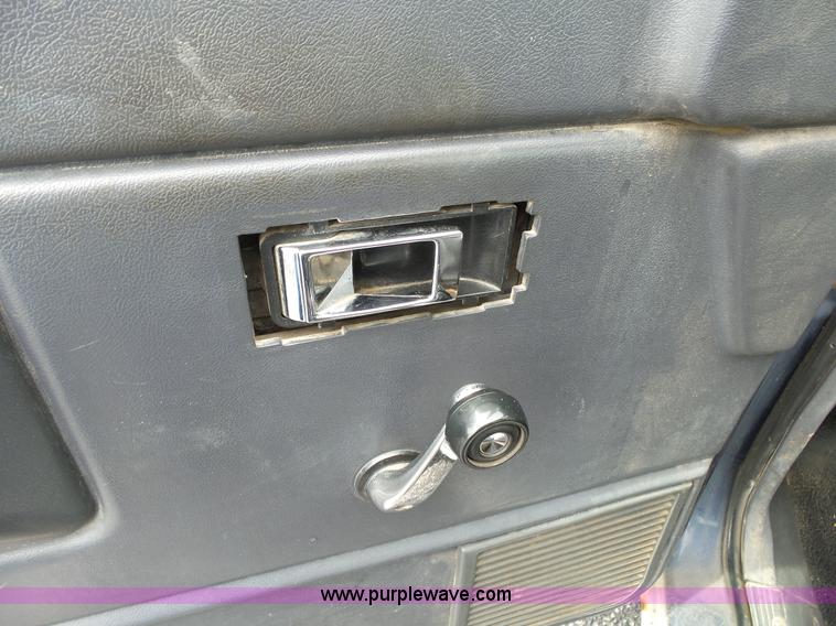 image for item L2037 1990 Dodge Dakota pickup truck