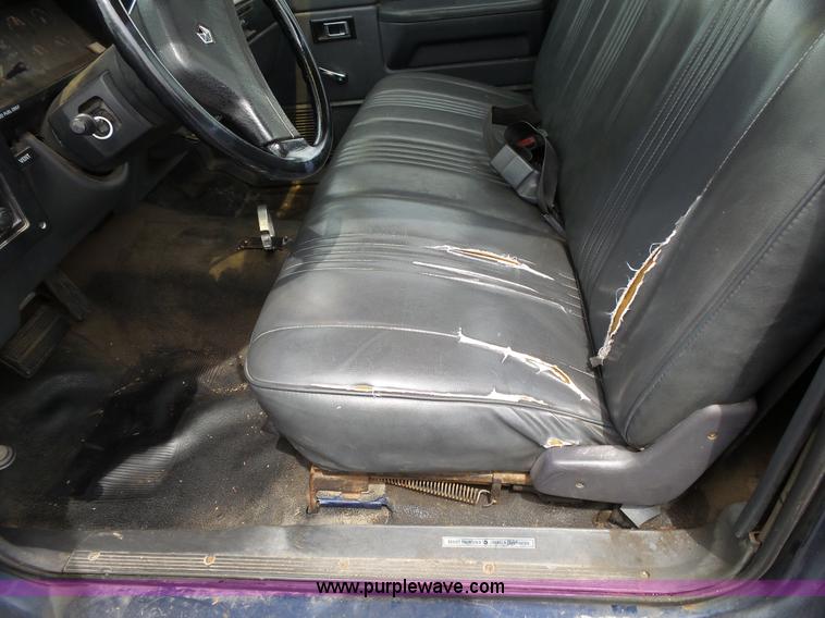 image for item L2037 1990 Dodge Dakota pickup truck