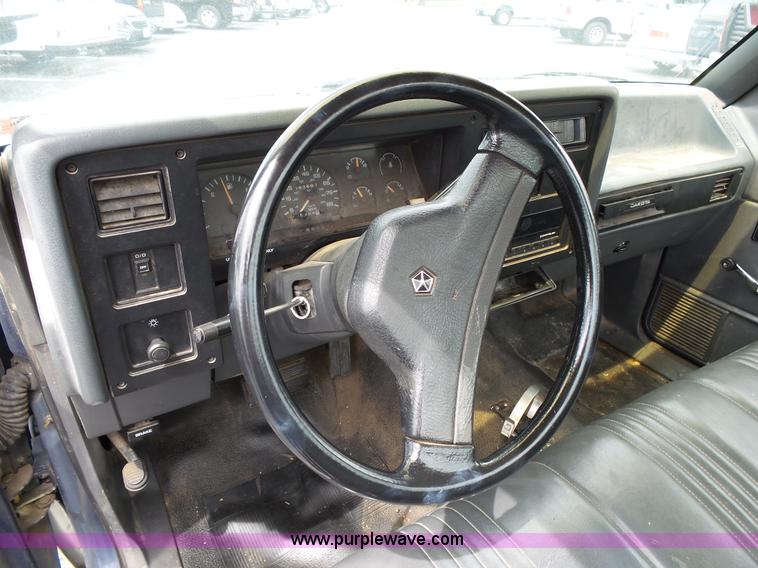 image for item L2037 1990 Dodge Dakota pickup truck
