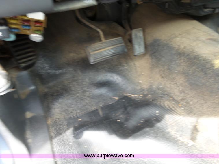 image for item L2037 1990 Dodge Dakota pickup truck