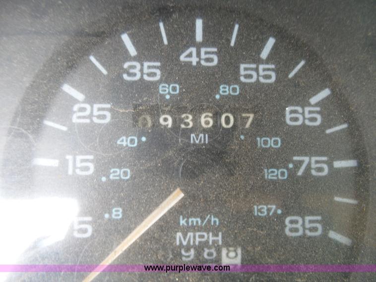 image for item L2037 1990 Dodge Dakota pickup truck