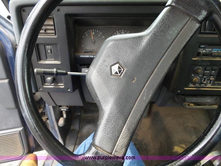image for item L2037 1990 Dodge Dakota pickup truck