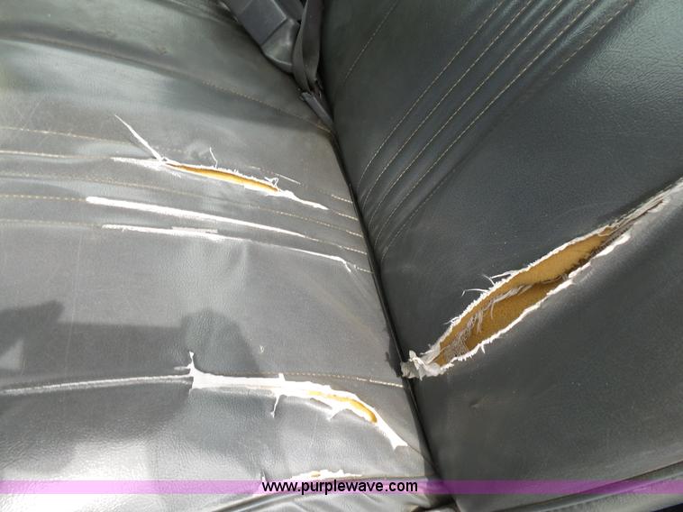 image for item L2037 1990 Dodge Dakota pickup truck