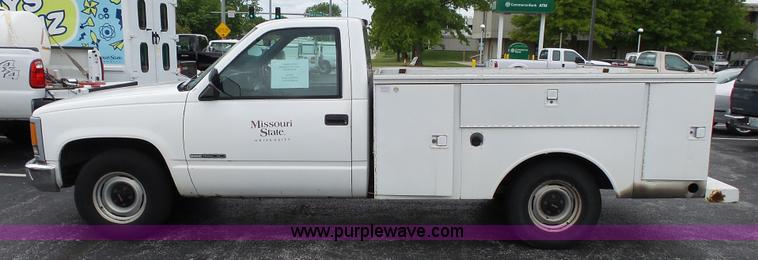 image for item L2038 1994 GMC 1500 utility truck