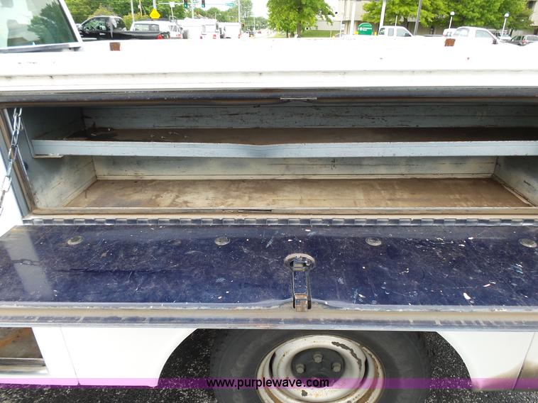 image for item L2038 1994 GMC 1500 utility truck