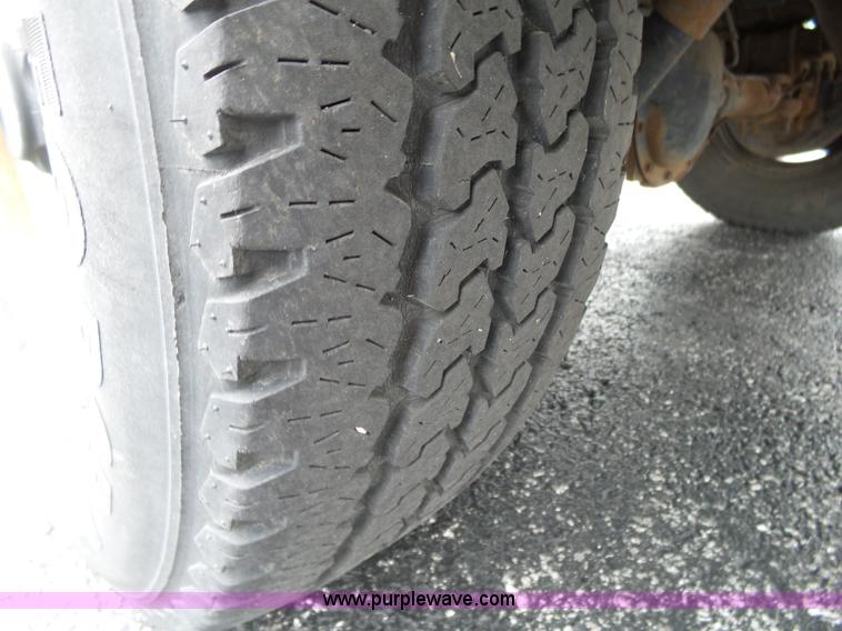 image for item L2038 1994 GMC 1500 utility truck