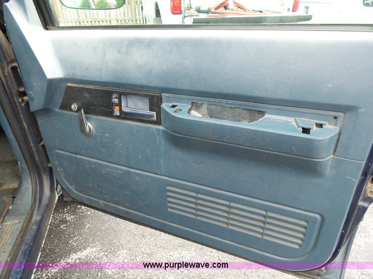 image for item L2038 1994 GMC 1500 utility truck