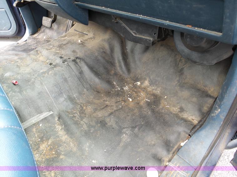 image for item L2038 1994 GMC 1500 utility truck