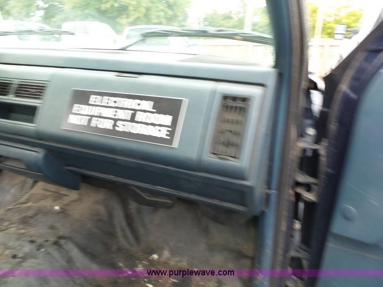 image for item L2038 1994 GMC 1500 utility truck
