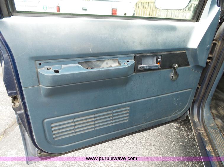 image for item L2038 1994 GMC 1500 utility truck