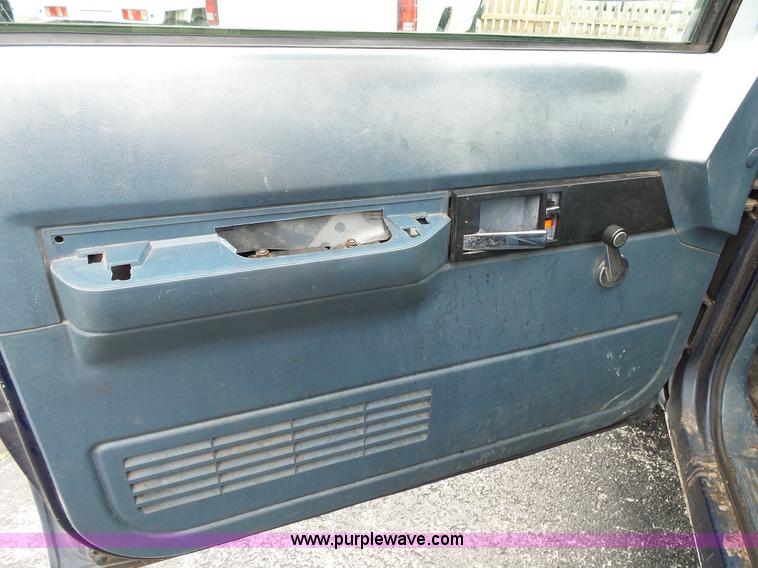 image for item L2038 1994 GMC 1500 utility truck