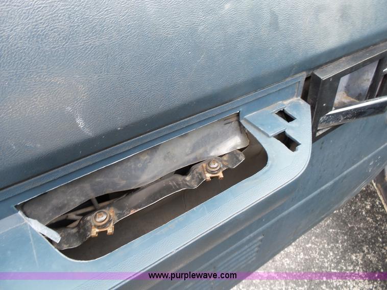 image for item L2038 1994 GMC 1500 utility truck