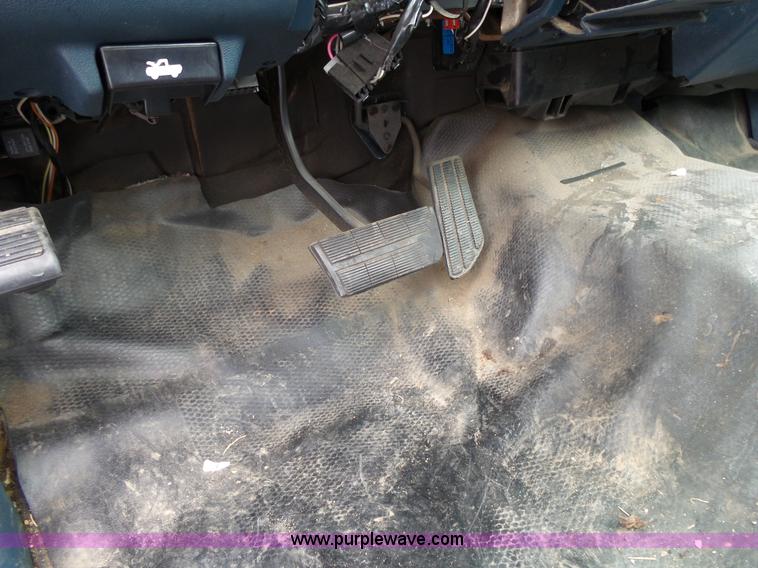 image for item L2038 1994 GMC 1500 utility truck