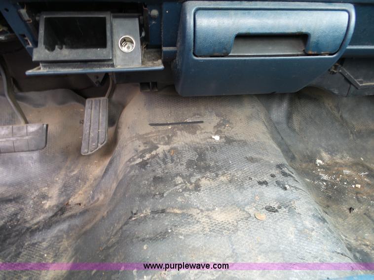 image for item L2038 1994 GMC 1500 utility truck