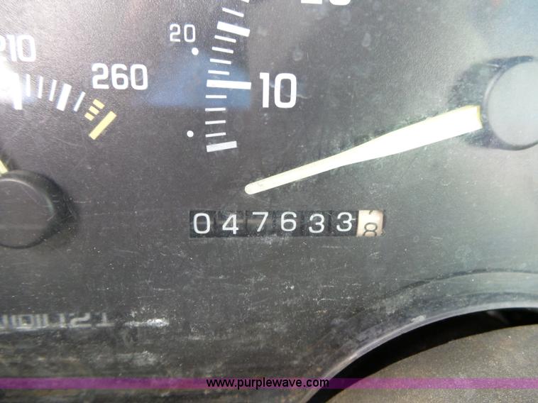 image for item L2038 1994 GMC 1500 utility truck