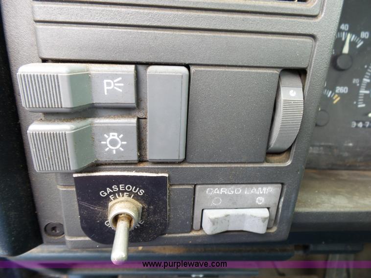 image for item L2038 1994 GMC 1500 utility truck