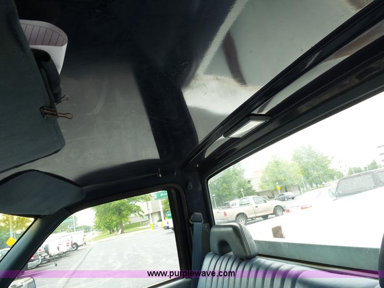 image for item L2038 1994 GMC 1500 utility truck