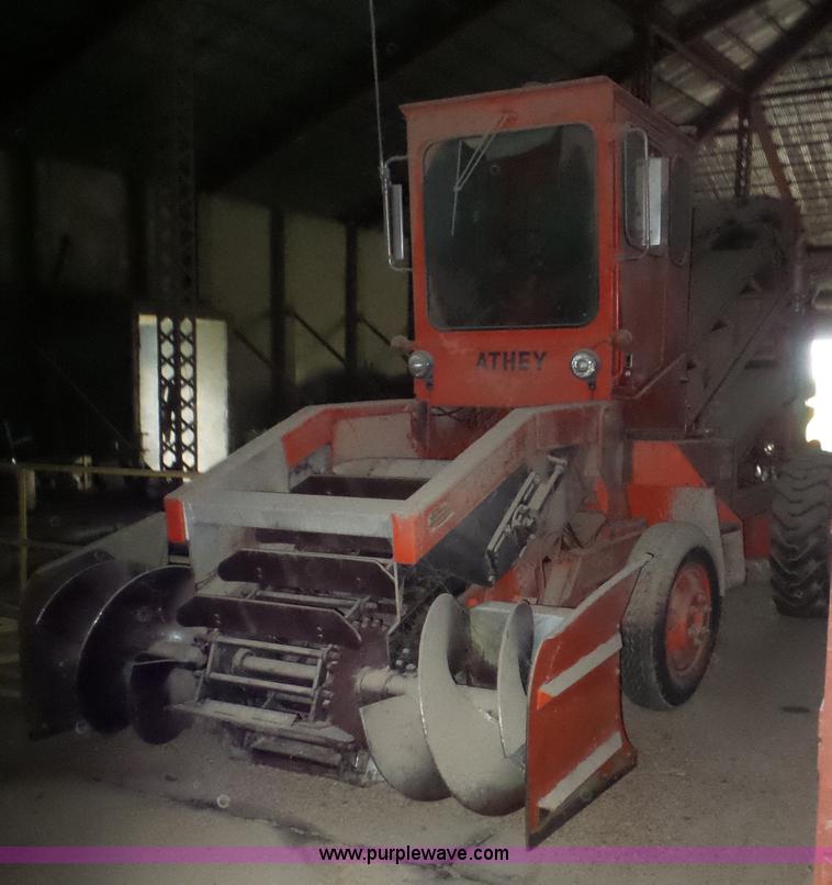 image for item L2067 1991 Athey 7-12 force feed loader