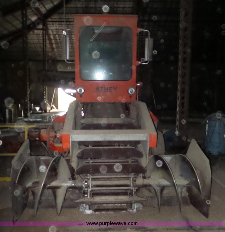 image for item L2067 1991 Athey 7-12 force feed loader