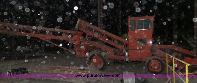 image for item L2067 1991 Athey 7-12 force feed loader