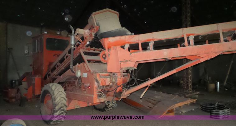 image for item L2067 1991 Athey 7-12 force feed loader